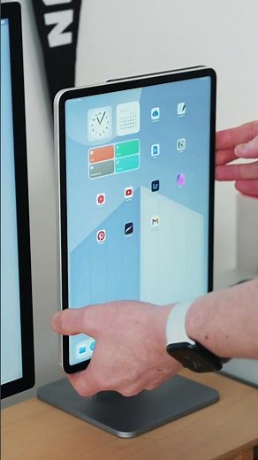 MacBook Pro Desk Setup 💻