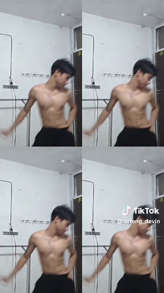 Satisfying Waacking Dance on Split Screen