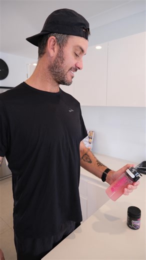 MATT POOLE on Instagram: "Life’s been busy lately & not looking like slowing down 🤪.. there’s plenty out of my control, but when I train, good music & Hydration is a must for high performance.. @endurasportsnutrition Low Carb Hydration drink is 99% sugar free & packed with 4 essential Electrolytes to enhance exercise performance - the Magnesium is GREAT for muscle cramps & aches ⚡️ The ENDURA team are running a comp to giveaway a $500 Mastercard gift card… tag @endurasportsnutrition using any o