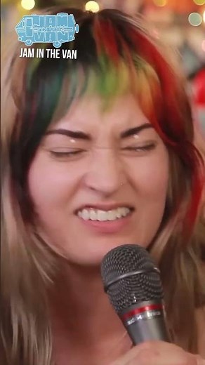 Lauren Ruth Ward's powerful performance of Sideways #LiveMusic #JamintheVan #LaurenRuthWard