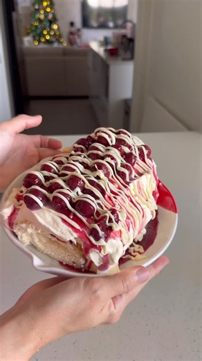 Eisha-Marie Eisel on Instagram: "Level up the Marbled White Forest Roulade with the easiest Christmas glow-up. ✨ I topped mine with whipped cream, a quick cherry compote (using leftover cherries from my pav recipe the other day), and a drizzle of melted white chocolate… and honestly? She’s jaw-dropping on the Christmas table. Cherry Compote (so easy): • 1/2 jar Morello cherries (use half the liquid) • 1-2 tsp cornflour Method: 1. Pour cherries + liquid into a small pot and bring to a gentle simm