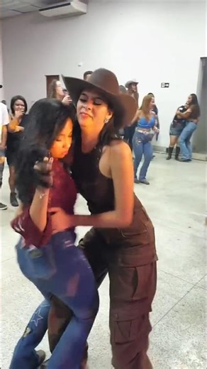 I am danceing with se*y girls amazing #foryou #dance#baile#piseiro#viral#usa #icyhot #jesuschrist