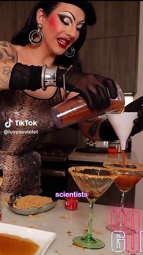 they were acting revolutionary for doing the most mundane task ever... i'm obsessed #violetchachki #gottmik #nogorge #rpdr #dragqueens #fypシ
