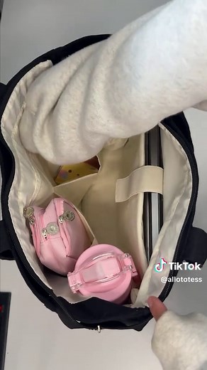 These are honestly the best tote bags for school 🌸 I've been looking for cute tote bags for college 👀 and l've finally found a tote with pockets. Officially a tote bag girl and love showing what's in my bag & #whatsinmybag #totebag #backtoschool #totebagwithpockets #besttotebag #bestworktote #collegebag #schoolbag #unibag #workbag #schooltote