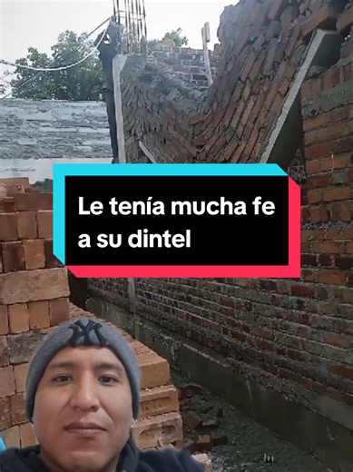 Un dintel no está diseñado para soportar cualquier carga. En este caso, la mampostería de ladrillo macizo colocada sobre él generó un peso excesivo y terminó provocando su rotura. Afortunadamente, el problema se detectó antes de ejecutar la losa, evitando un riesgo mucho mayor y una reparación más costosa. Este tipo de situaciones demuestra la importancia de respetar el proyecto estructural, elegir correctamente los materiales y controlar la obra en cada etapa. Detectar un error a tiempo no es u