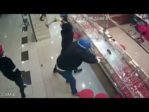 Thieves fail spectacularly after struggling to break jewellery cases