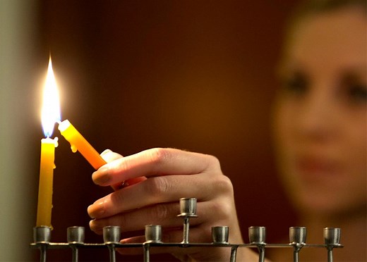 Hanukkah Prayers: How to Say the Menorah Blessings