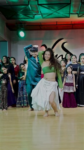 Bobita thapa on Instagram: "Sharartii mode on 🫣 pehli shararat with @danceastic_om Inka Chera sirf masoom hai Baki niyaat 🫣 tho 🧚 Repeat shararat : on 8th feb at @vinsdanceco 💥 Bollywood master: @danceastic_om 📍: @vinsdanceco 🎥: @karthikbn89 Original hook step : @vijayganguly sir Song: @saregama_official @officialjiostudios Viral, dance, Bollywood dance, reels Instagram, vins dance co, om tarpe, dance with me , Bollywood songs, shararat song, #shararat #dhurendharsong #omtarpechoreography