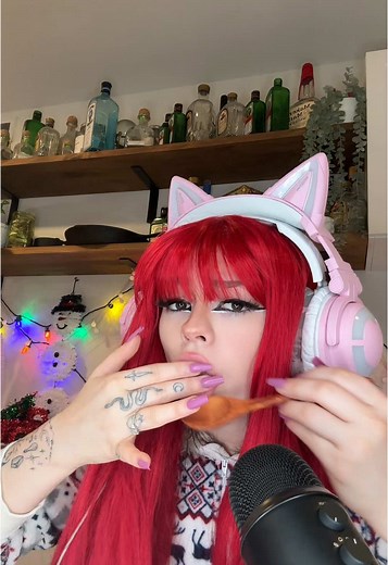 Spoon vs Spit Painting: ASMR Showdown