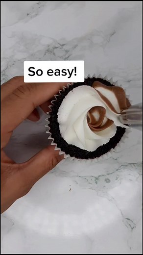 Easy Cupcake Tutorial: How to Ice Cupcakes Like a Pro