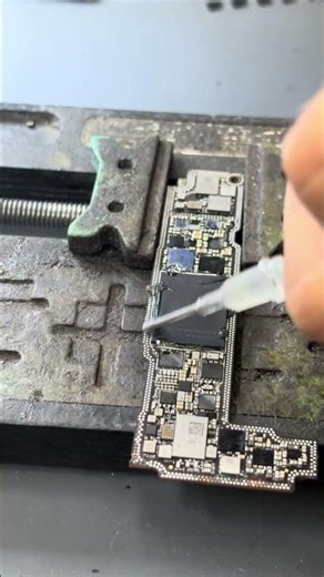 Deep Inside iPhone 13 🧠 | A15 Bionic CPU Tear Down 🔥