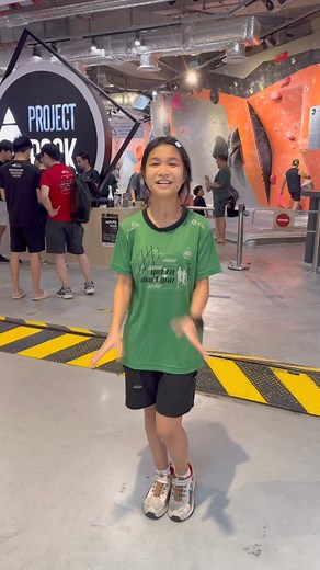 58K views · 711 reactions | Project Rock ～Climbing ～带着女儿去锻炼. 这次看到她爬得越快而且每次都到顶部  . 几时可以开始玩？ 她两岁开始就开始玩了，超爱的 | Mylife | Facebook