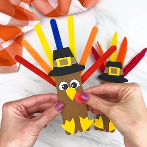35K views · 1.1K reactions | POPSICLE STICK TURKEY CRAFT 旅 A classic Thanksgiving craft kids will love creating! Grab the printable template here: https://www.simpleeverydaymom.com/turkey-popsicle-stick-craft/ | Simple Everyday Mom | Facebook