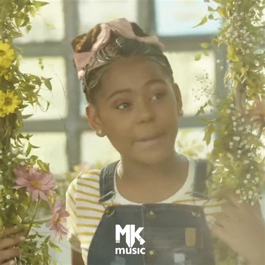 O Dono disso tudo aqui te ouve! Boa noite. Veja o clipe completo de "Ele me Ouve", de Sophia Vitória e Leandro Borges: https://gospel.mk/elemeouve #BoaNoite | MK Music