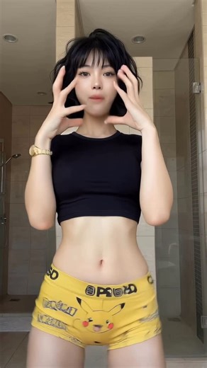 korean_princesses❤️ on Instagram: "In the gym locker room😛#dancing #america #usa #"