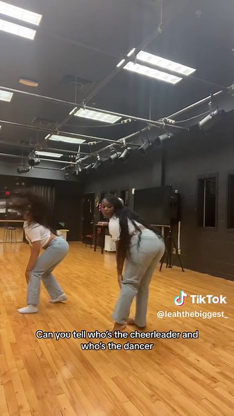 Majorette Dance vs Cheerleader: Spot the Difference