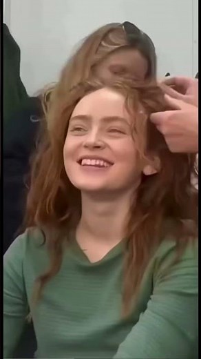 Sadie Sink getting her hair done for stranger things season 5 😁😁 #sadiesink #strangerthings #fyp
