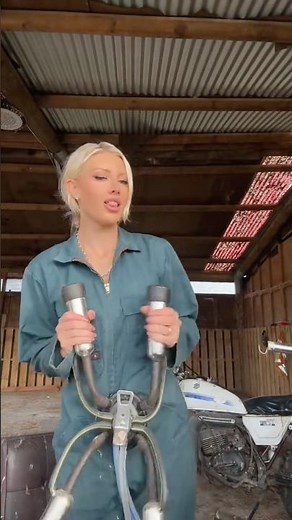 SO THIS IS WHAT A MILKING MACHINE REALLY LOOKS LIKE 🐄🥛