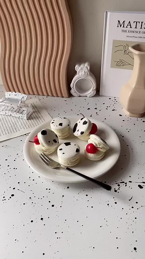 牛柄トゥンカロンレシピ！マカロンいちご、こぐまいたんマカロン