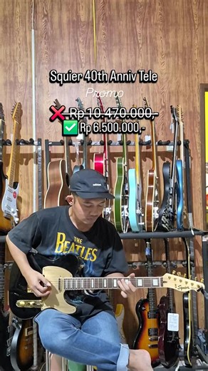 JONI MUSIC on Instagram: "💸💸 GARAGE SALE 💸💸 GITAR SQUIER 40th ANNIVERSARY TELECASTER GOLD EDITION BLACK • Kondisi BRAND NEW • Original Made in Indonesia • kelengkapan: gitar, dus, kunci L, buku petunjuk • sudah disetup ❌ Harga normal Rp10.470.000,- ✅ Dapatkan promo gede-gedean di Shopee Tokopedia Lazada Joni Music up to Rp6.xxx.xxx 🎸🎸 Gitar ini adalah promo lelang Brand New dari PT Samick langsung ke konsumen tidak melewati distributor, sehingga harganya akan lebih murah. Untuk membedakan