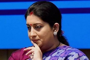 Smriti Irani, Vijay Bhai Rupani attend Indian Handloom show at India Textiles 2017