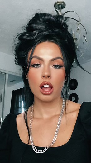 red lip. #lipstick #lipsticktutorial #makeup