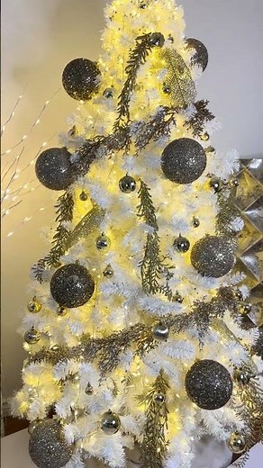 Elegant Gold Christmas Tree Decor | Simple & Timeless Holiday Glow