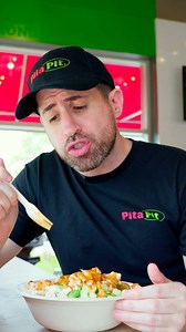 Need a sign to switch it up? This is it ⚡️ Fresh toppings. Killer flavour. Your call! 🥗 Build a bold salad and level up lunch at Pita Pit. - T’as besoin d’un signe pour changer un peu? Le voilà ⚡️ Garnitures fraîches. Saveurs intenses. Et c'est toi qui choisis! 🥗 Compose une salade audacieuse et rehausse ton lunch chez Pita Pit. | Pita Pit Canada