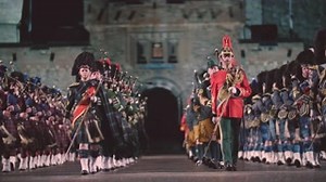 This Father’s Day we are celebrating all the dads out there with the very best of music – the Massed Pipes and Drums! Wishing all dads a very happy Father’s Day today. #EdinTattoo #FathersDay #WorldMusicDay | The Royal Edinburgh Military Tattoo