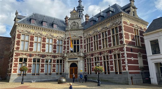 Almere data center fire knocks Utrecht University offline, disrupts regional travel
