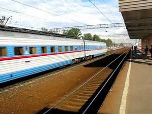 EMU Er200 is passing Hovrino station (Moscow).