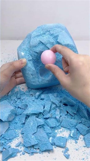ASMR DIG A MYSTERY FUFUSQUISHY ICE KIT!!