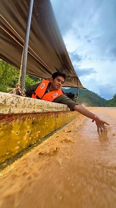 Trip yang tak sangka ada di Dabong. Naik boat daripada Kuala Gris ke Dabong, lalu sungai Kelantan. Sepanjang perjalanan nampak macam macam benda unik. Jom ikuti perjalanan Abe La bersama Train to Dabong. #jalanjalan #healing #nature #kelantan | Senok Perut