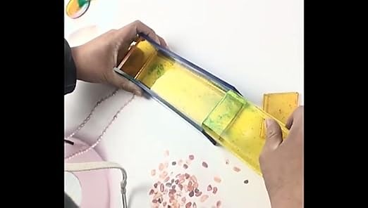 How to assemble a resin domino box