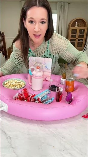 This floating pool tray just upgraded my pool days