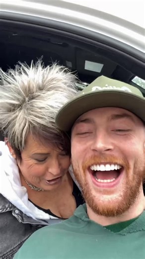 ▫Bailey Zimmerman▫ on Instagram: "Momma got a NEW CADDI TOO🎄😍 My mom gave me everything growing up so now it’s my turn to do the same… MERRY CHRISTMAS MOM🥹❤️"