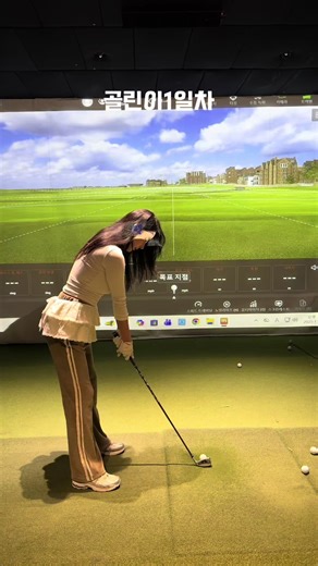 골린이 첫레슨 칭창요정님이 힘쌔다고해주셨다 칭찬두 감사합니다 통통배 쌩얼 죄송해유 😂 악플 금지 Motion Golf ✔ 트랙맨 QED ixo 3D 모션 분석 장비 ✔ 프리미엄 실내 공간에서의 개인 연습 ✔ 전문가 촬영 & 편집으로 만든 ‘나만의 하이라이트 영상’ 📍 위치: 서울 강남구 역삼동 모션골프 #골프레슨 #모션골프 #역삼골프 #역삼골프레슨 #골린이