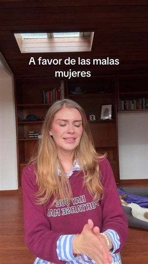 A favor de las malas mujeres de tener que seguir entrando en esos roles de perfección para habitar esta vida
