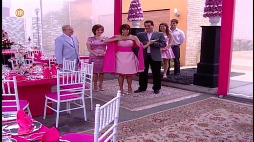 ¡FIESTA CON FINAL INESPERADO! 🎉😂 Isabella celebraba su cumpleaños a lo grande💃✨ Peeero… nadie contaba con Jaimito y su inseparable gallina 🐔😅 Encuentra más momentos como este AQUÍ ► https://tinyurl.com/listaytafhs1 Mira el capítulo completo de #AFHS1 en América tvGO ► https://bit.ly/afhsfbtvgo | De Vuelta al Barrio