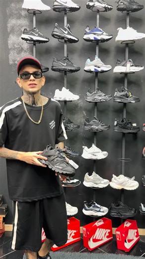 MICHICAM STORE on Instagram: "HOY TUVIMOS LA VISITA DEL FUCKING AM EN MICHICAM STORE! BALENCIAGA TRACK LED LE PUEDEN PONER EL COLOR QUE MÁS LES GUSTE O BIEN MONTARSE LAS LV CON CHISPISTAS, LO ÚLTIMO EN TENDENCIAS LO TENEMOS PARA ENTREGA INMEDIATA!👀👀💯💯 HAGAN SUS PEDIDOS YAA!😮‍💨💯🔥🔥🔥 @adrianmontoyamusic #costarica #paratiiiiiiiiiiiiiiiiiiiiiiiiiiiiiii #paratiiii #xybca #fypシ"