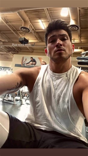 robertscottwilson_ (@robertscottwilson_)’s videos with Collide (more sped up) - Justine Skye