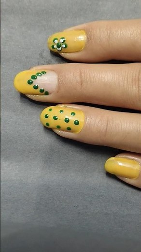 Elegant Yellow & Green Nail Art designs 💅💅💅💅