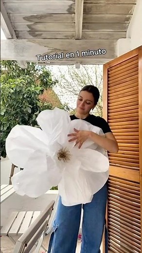 Flores gigantes de papel #diy tutorial fácil en 1 minuto.