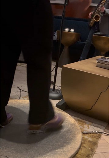 Taking turns trading with Winard Harper. You’ll hear the end of the piano taking his turn, then the drummer then me then the drummer then everyone. #improvtap #tapimprov #tapdancer #tapdancing #jazzjam #tapjam