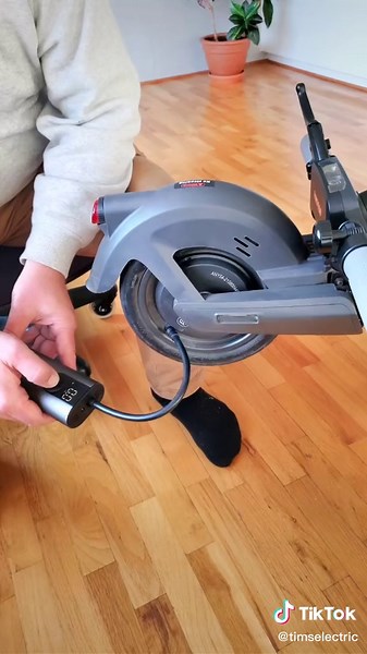 Fixing a Flat Tire on an Electric Scooter - Easy Guide