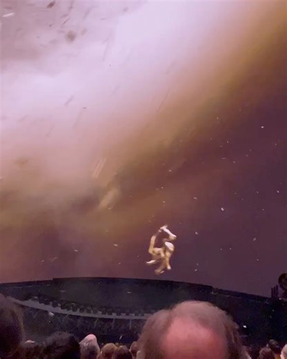 Kelly Knight on Instagram: "You know what they say. What happens in Vegas…occurs before 9 pm, because I’m old and tired! So glad I turned this work trip into a mini vacay with my sweetie!"