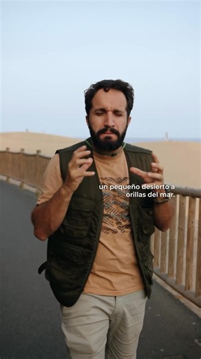 Capítulo 12 En este último capítulo, nuestro aventurero y documentalista Esteban O’Connor nos recuerda lo IMPORTANTÍSIMO que es respetar el Espacio Natural Especial de las Dunas de Maspalomas! Espacio sensible y único en el mundo que necesita del compromiso de locales y visitantes para seguir existiendo en su máximo esplendor! 🚨No se debe entrar en las dunas. Para poder pasear en este espacio debemos hacer uso de los senderos habilitados sin salirnos de ellos, para evitar pisoteos, molestias a 