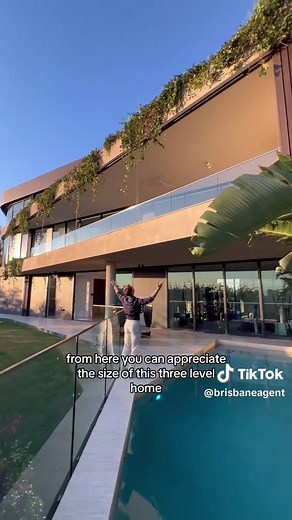 Luxurious 900-Square-Meter Home in Brisbane for Sale