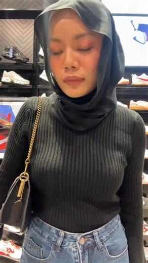 𝘕𝘢𝘥𝘩𝘪𝘳𝘢𝘩 *•.¸𐙚 on Instagram: "Just popped by Foot Locker today and omg 👀🔥 They’re having a BUY 1 FREE 1 promo!! 🎉 🛒 Available online @footlockermalaysia & in-store at Foot Locker 📅 Happening 29 Aug – 1 Sept 2025 only Don’t miss this chance to double up your kicks & style for the price of one 🤩 #FootLockerMY #Buy1Free1 #SneakerHeads #footlockerfinds"