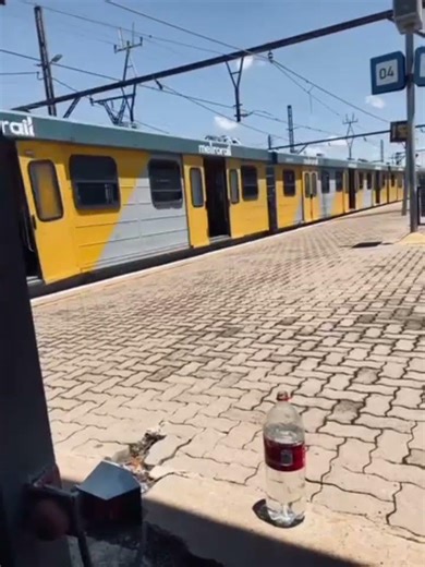 prasa metrorail old Train 10M5 passing Pretoria north to Centurion side